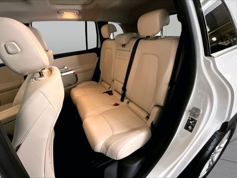 Used 2023 Mercedes-Benz GLB 250 4MATIC image 21