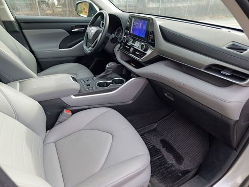 Used 2023 Toyota Highlander XLE image 36