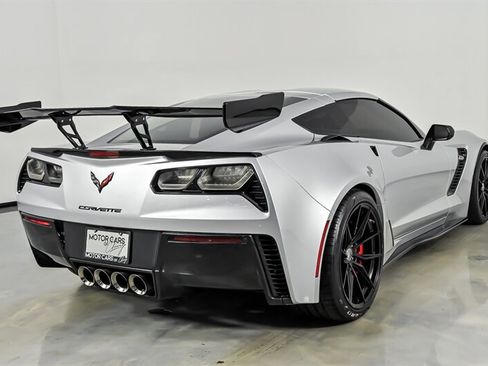 Used 2016 Chevrolet Corvette Z06 w/ 3LZ Preferred Equipment Group RWD image 10