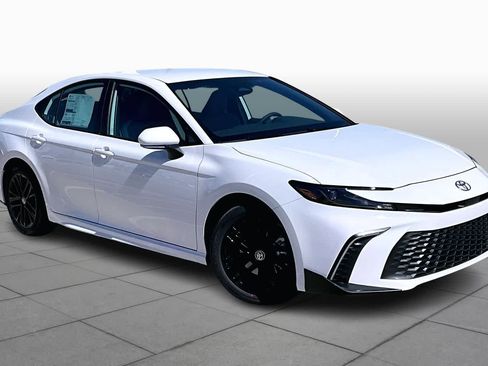 New 2026 Toyota Camry SE image 2