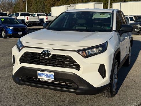 Used 2022 Toyota RAV4 LE image 9