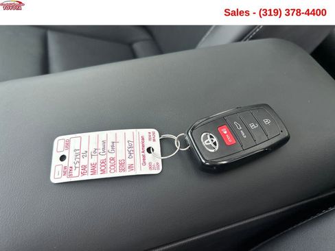 Used 2026 Toyota Crown Limited w/ Advanced Technology Package image 27