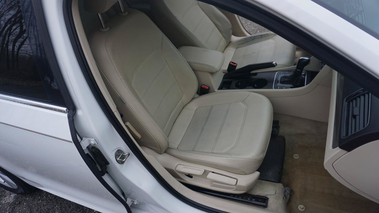 Used 2015 Volkswagen Passat 1.8T Limited Edition FWD image 9