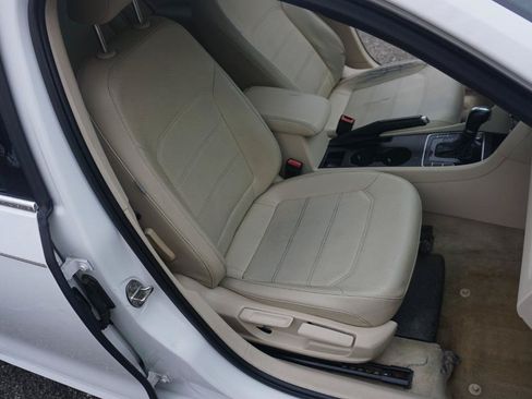 Used 2015 Volkswagen Passat 1.8T Limited Edition FWD image 9