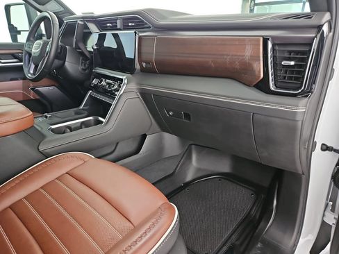 Certified 2025 GMC Sierra 2500 Denali Ultimate w/ Max Trailering Package AWD/4WD image 36