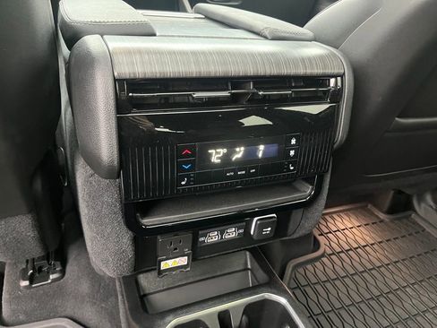 Used 2024 Jeep Wagoneer Series III w/ Premium Group I image 28