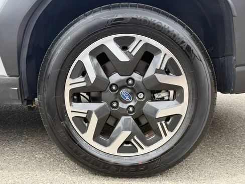 Used 2025 Subaru Forester Premium AWD/4WD image 30