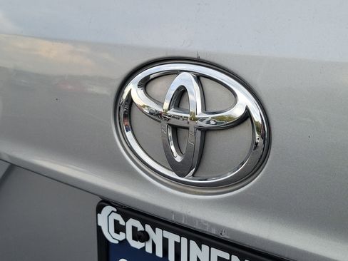 Used 2022 Toyota Highlander LE AWD/4WD image 7