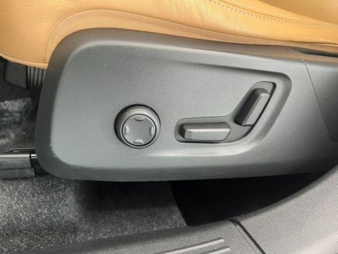 Used 2019 Volvo XC40 T5 Inscription image 13