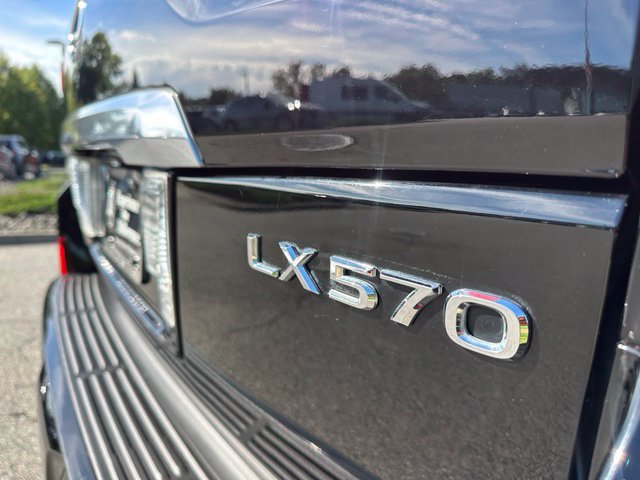 Used 2017 Lexus LX 570 4WD w/ Luxury Package image 11