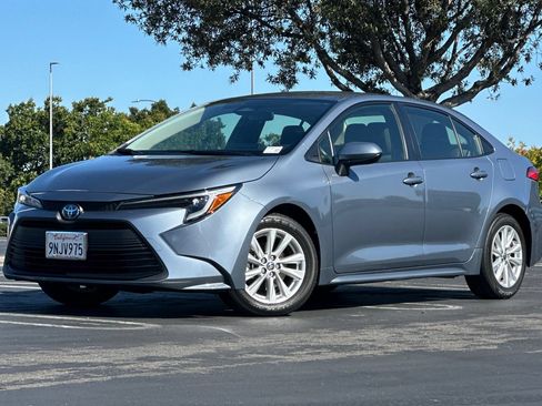 Used 2024 Toyota Corolla LE w/ LE Convenience Package FWD image 8