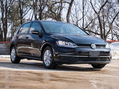 Used 2018 Volkswagen Golf S image 7