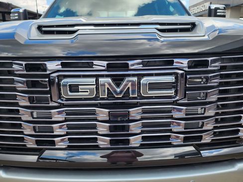 New 2026 GMC Sierra 3500 Denali Ultimate AWD/4WD image 9