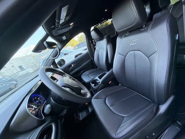 New 2026 Chrysler Pacifica Select w/ S Appearance Package AWD/4WD image 11