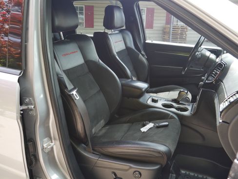 Used 2020 Jeep Grand Cherokee Trailhawk AWD/4WD image 30