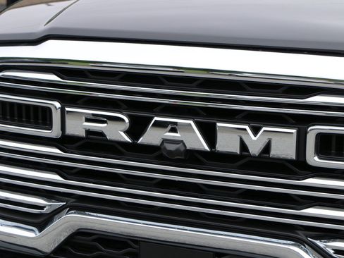 Used 2025 RAM 3500 Laramie AWD/4WD image 11