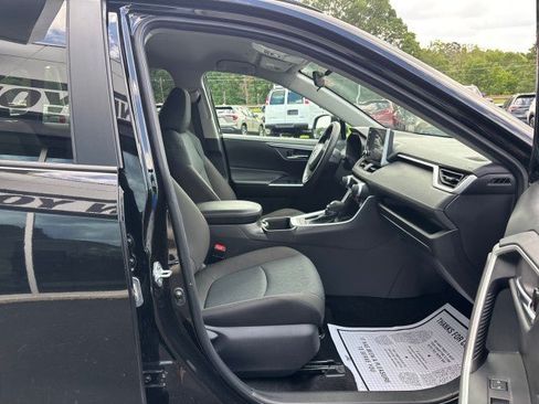 Used 2024 Toyota RAV4 XLE FWD image 45