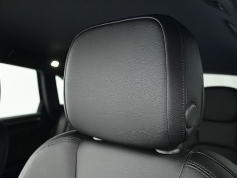 New 2026 Porsche Macan image 20