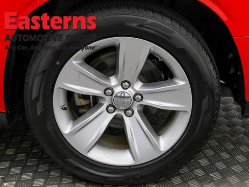 Used 2023 Dodge Challenger SXT image 30