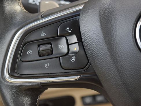 Used 2021 Buick Envision Avenir AWD/4WD image 23