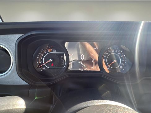 Used 2024 Jeep Wrangler Sahara image 12