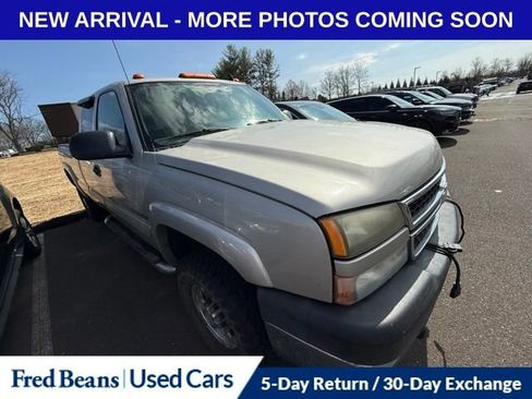 Used 2006 Chevrolet Silverado 2500 LT w/ Snow Plow Prep Package image 11