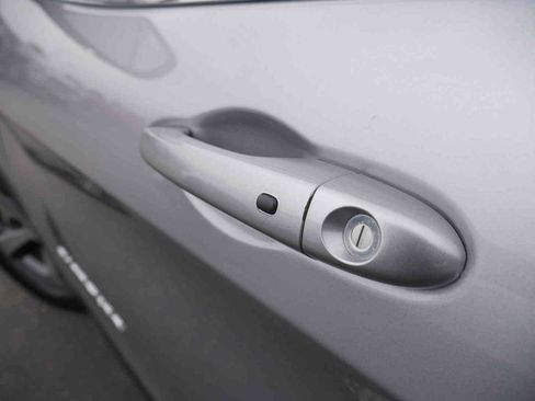 Used 2019 Jeep Cherokee Limited image 10