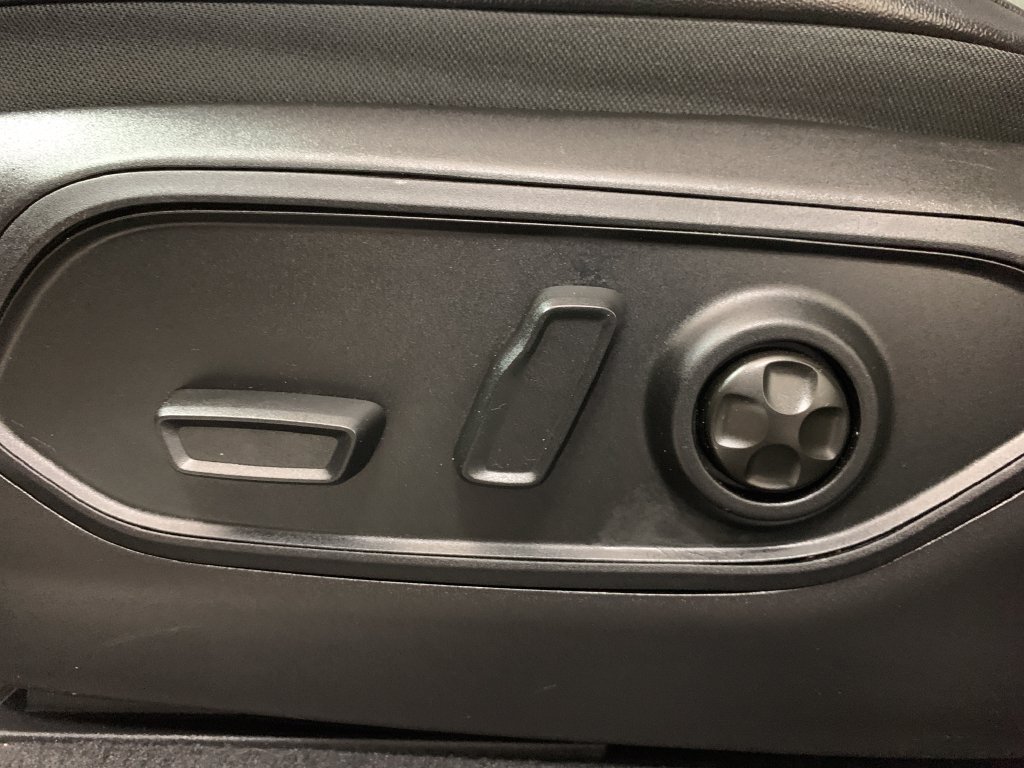 Used 2025 Jeep Grand Cherokee Altitude AWD/4WD image 5