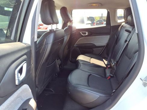 Used 2022 Jeep Compass Latitude w/ Convenience Group image 18