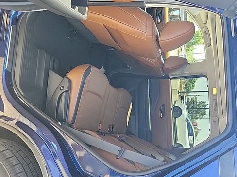 Used 2022 Nissan Pathfinder Platinum w/ Cargo Package FWD image 12