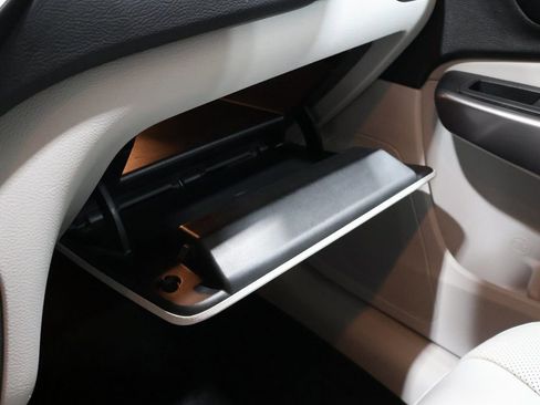 Used 2022 Jeep Cherokee Latitude Lux w/ Mopar Interior Package image 36