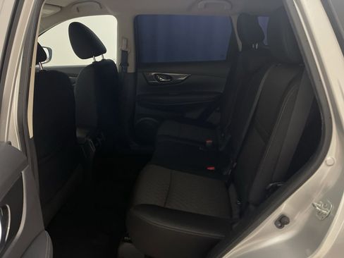 Used 2019 Nissan Rogue SV image 27