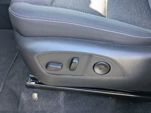 Used 2025 Chevrolet Traverse LT image 24