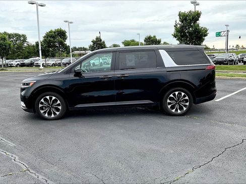 Used 2023 Kia Carnival EX FWD image 37