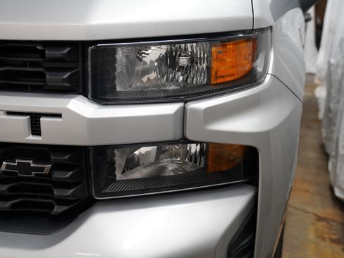 Used 2019 Chevrolet Silverado 1500 Custom w/ Custom Value Package image 14