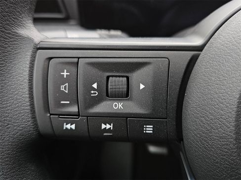 New 2026 Nissan Kicks SV image 13