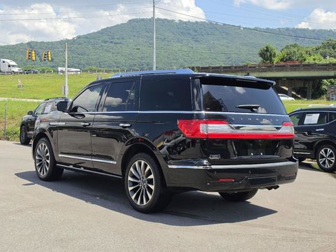Used 2018 Lincoln Navigator Select w/ Technology Package AWD/4WD image 3