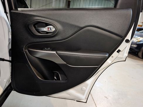 Used 2022 Jeep Cherokee Latitude Lux FWD image 22