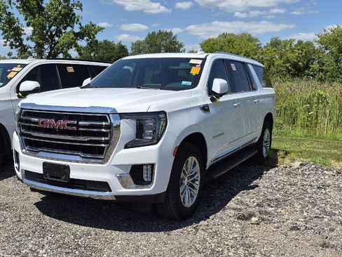 Used 2024 GMC Yukon XL SLT w/ SLT Luxury Package AWD/4WD image 1