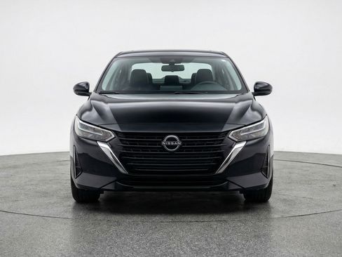 Used 2025 Nissan Sentra SV image 2