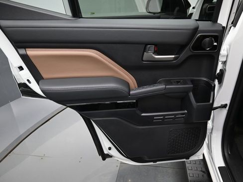 Certified 2025 Toyota 4Runner Limited image 32