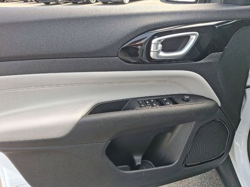 Used 2024 Jeep Compass Limited image 10