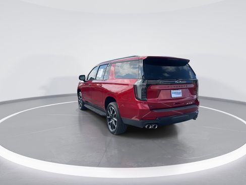 Used 2025 Chevrolet Suburban RST w/ Comfort Package image 7