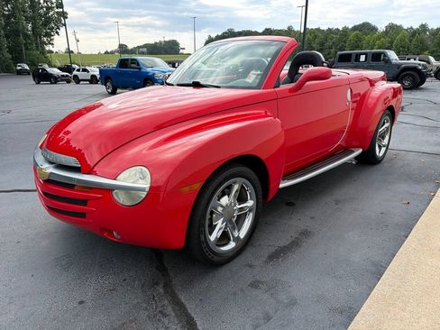 Used 2004 Chevrolet SSR w/ Preferred Equipment Group RWD image 16