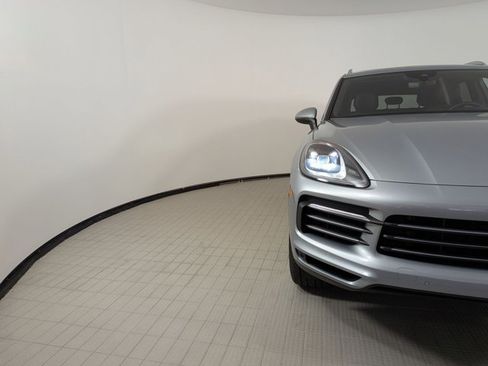 Certified 2023 Porsche Cayenne Platinum Edition image 12