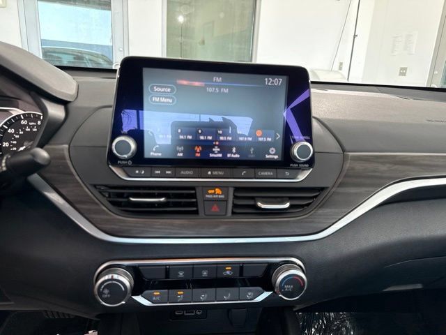 Used 2025 Nissan Altima 2.5 SV FWD image 21