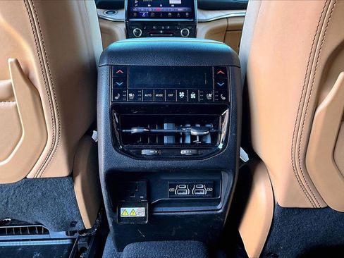 Used 2023 Jeep Grand Cherokee L Summit AWD/4WD image 17