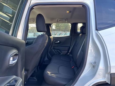 Certified 2023 Jeep Renegade Latitude image 10