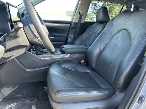 Certified 2022 Toyota Highlander Platinum image 14