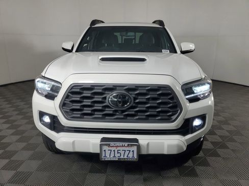 Used 2016 Toyota Tacoma TRD Sport image 9